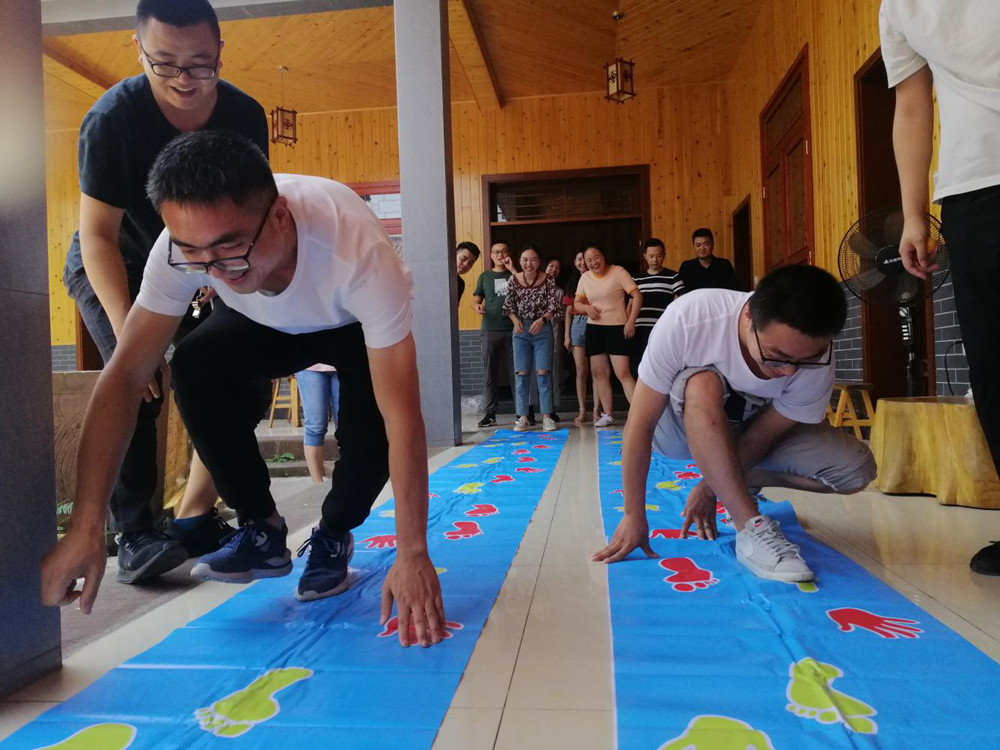 �����l(f��)չ��˾�����w�������������ġ������l(f��)չ��˾�_չ����(hu��)Ȥζ���(d��ng)